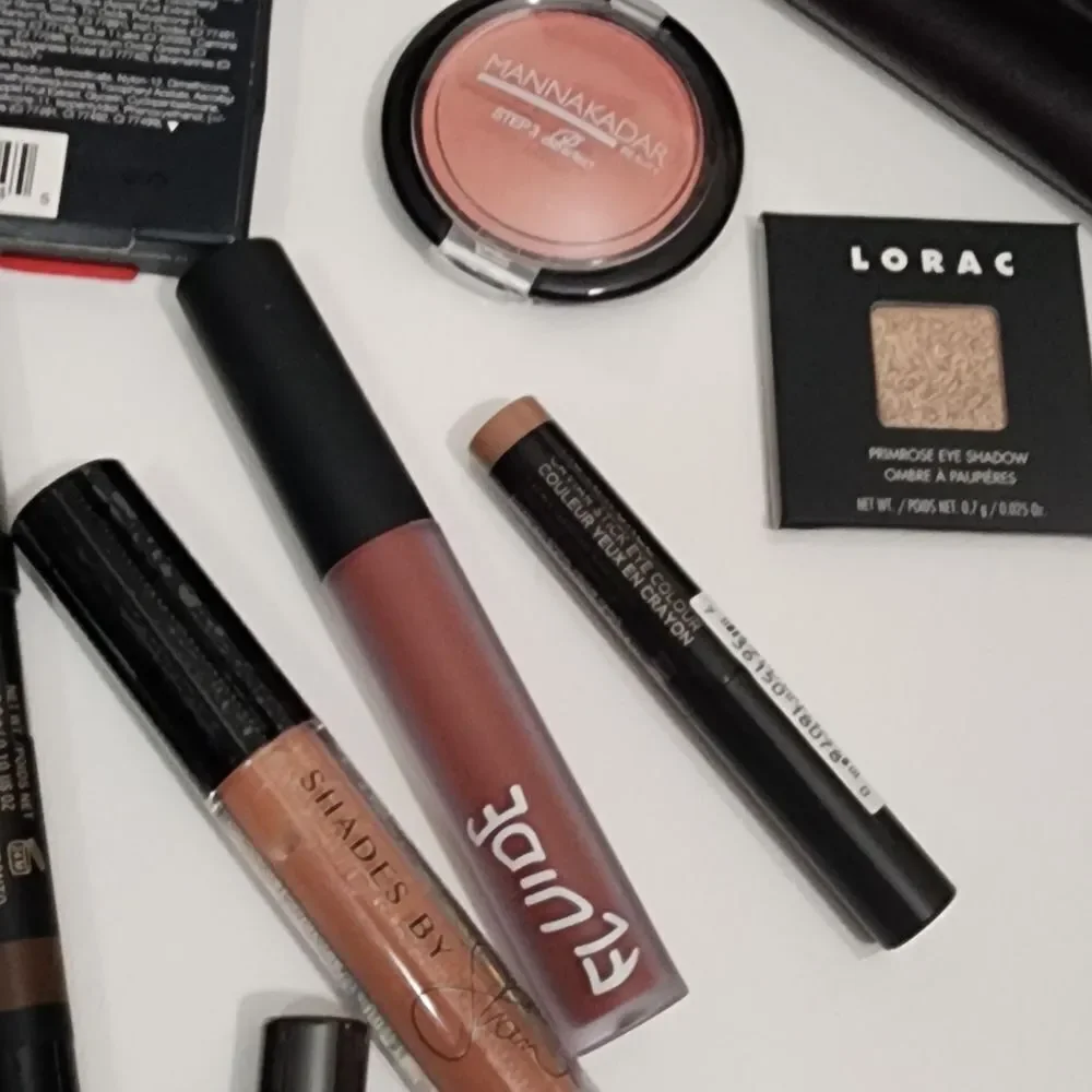 12 pc makeup bundle